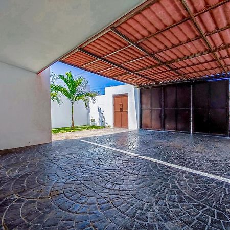 Villa Moderna Con Alberca, Gimnasio Y Cochera Мерида Экстерьер фото
